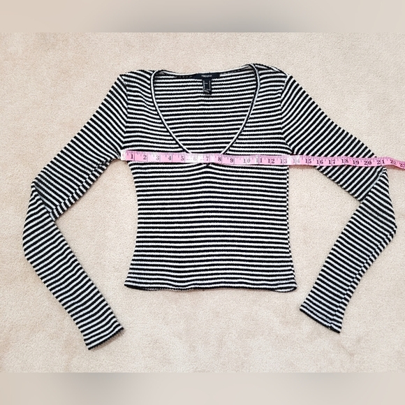 Y2K Womans Forever 21 Stripped Crop Top Size Small very Stretchy Material - Picture 6 of 7